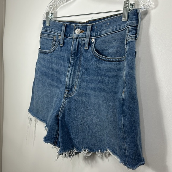 Madewell The MomJean Short size 29. Raw hem Denim Shorts - Picture 2 of 8